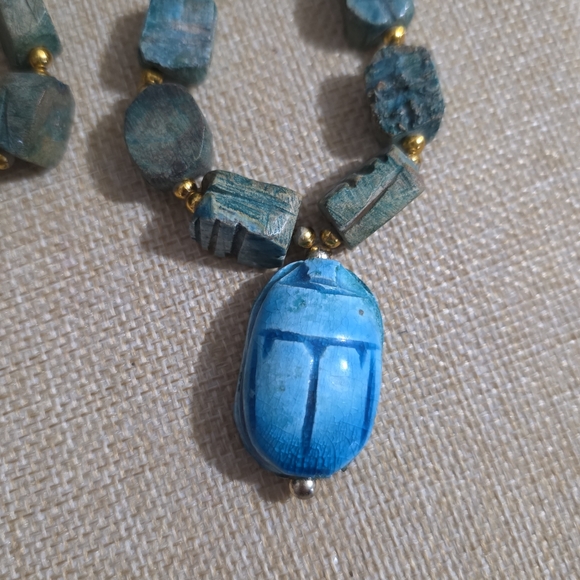 vintage Egyptian revival all stone scarab necklace 14 in - Picture 2 of 4